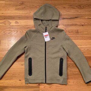 NWT Nike Tech Fleece Jacket Boys LARGE Beige / Olive